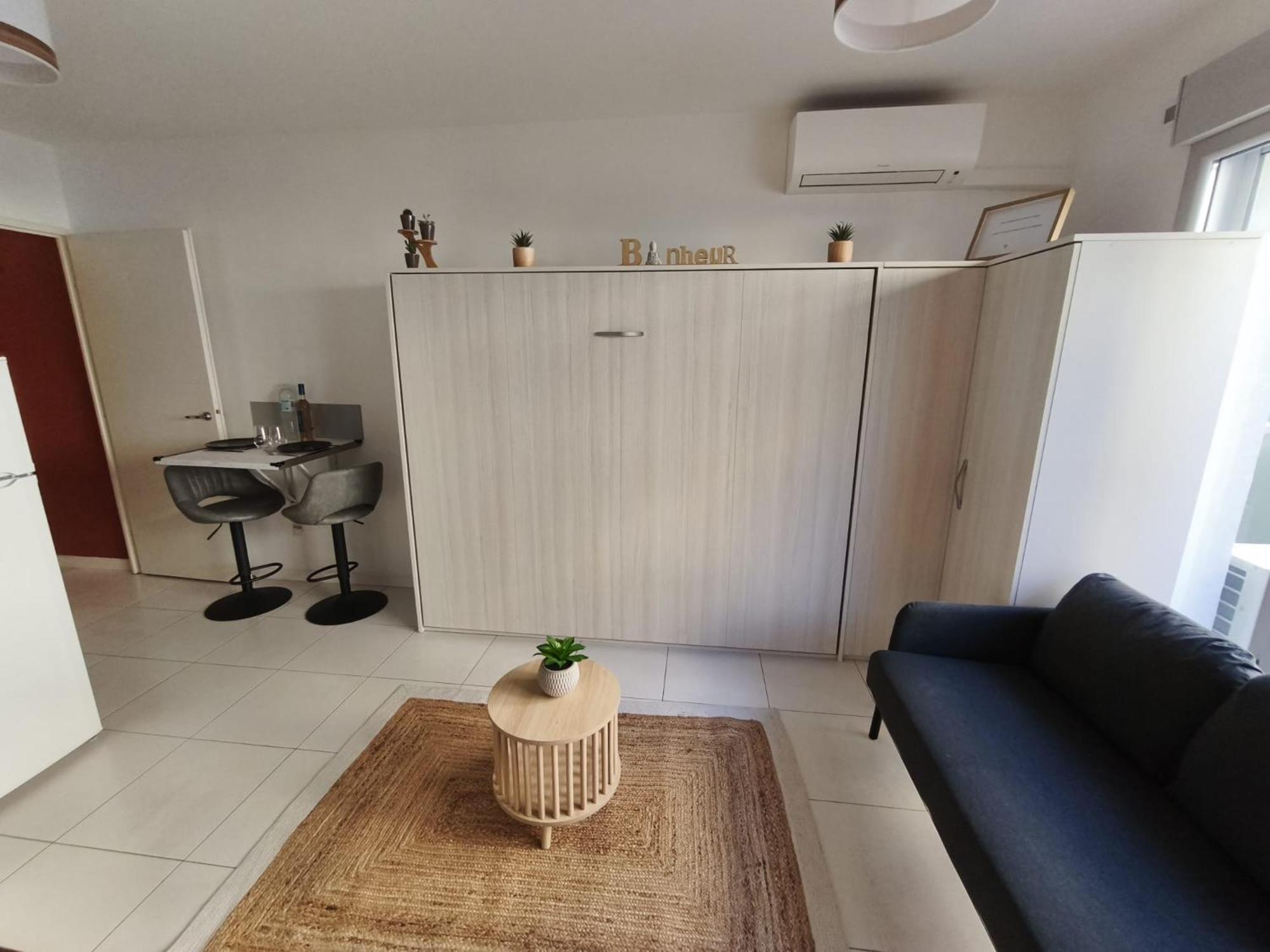 Apartment Calme Et Paisible, Climatise Avec Terrasse Au Dernier Etage, 100m Du Tramway Et 20 Min De La Promenade Des *