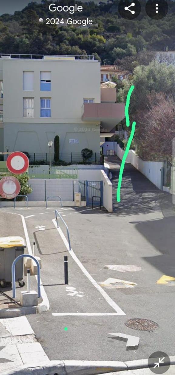Calme Et Paisible, Climatise Avec Terrasse Au Dernier Etage, 100m Du Tramway Et 20 Min De La Promenade Des Nizza