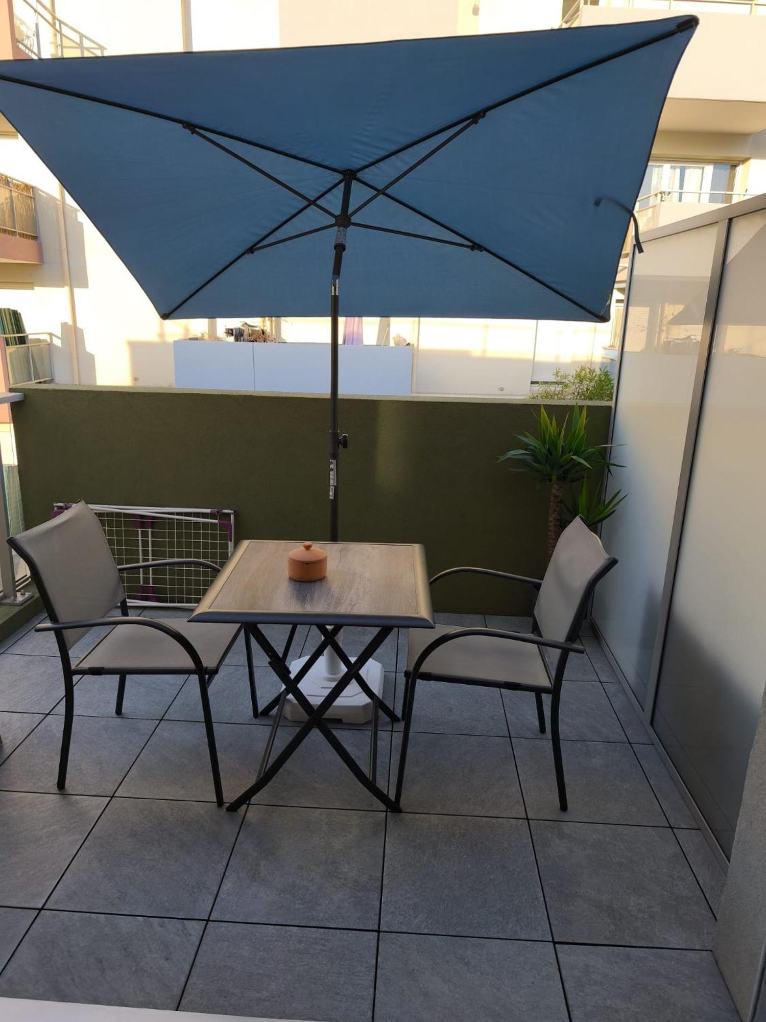 Calme Et Paisible, Climatise Avec Terrasse Au Dernier Etage, 100m Du Tramway Et 20 Min De La Promenade Des Nizza